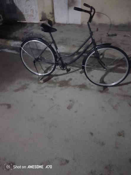 بايسكل للبيع مكان كربلاء لون اسود طافي السعر 70 وبيه مجال ***********
