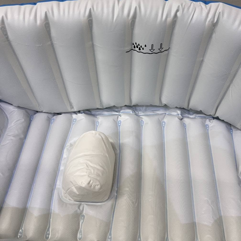 حوض استحمام أطفال هوائي قابل للنفخ – Leedssoy 12001

الموديل: 12001

• حوض استحمام أطفال قابل للنفخ مصمم لاستخدام الرضع مع هيكل ناعم وسهل التخزين.

• مصنوع بتصميم قابل للطي ليسهل حفظه عند عدم الاستخدام.

• يساعد على تثبيت الطفل في وضعية مناسبة بفضل زاوية الميل الموجودة في ظهر الحوض.

• مزود بفتحات تصريف خاصة في أسفل الحوض لتسهيل تفريغ الماء.

• يحتوي على قاعدة ثابتة مصممة لتقليل انزلاق الطفل أثناء الاستحمام.

• نوع المنتج: حوض استحمام أطفال قابل للنفخ
• الخامة: ناعمة وقابلة للنفخ
• الفئة العمرية المناسبة: من 0 إلى 3 سنوات
• تصميم: قابل للطي
• نظام تصريف ماء: نعم (فتحات تصريف أسفل الحوض)
• الاستخدام: للاستحمام فقط

• الأبعاد الظاهرة على العلبة:
 • الطول: 98 سم
 • العرض: 64 سم
 • الارتفاع: 28 سم بغداد, العراق


**إذا كنت صاحب هذا الإعلان وتريد حذفه لأي سبب، رجاءا أرسل رسالة إلى الدعم الفني**