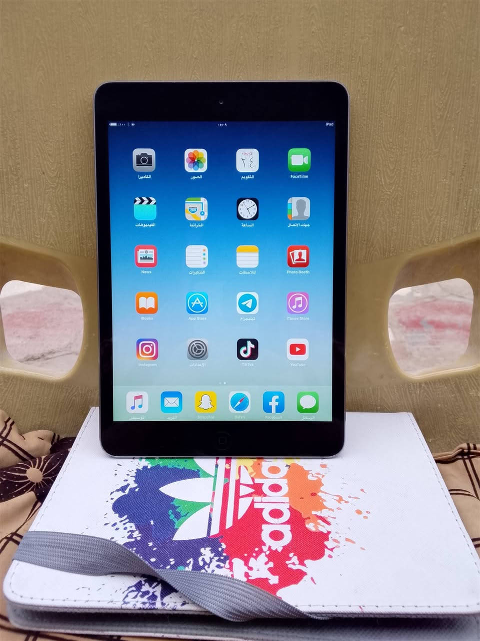 اسلام عليكم
ايباد للبيع
مع حافضه مع شاحنه 
نضيف جدا 
السعر ب 40 وبيه مجاال
رقم الهاتف ***********

ادمن 🏵
