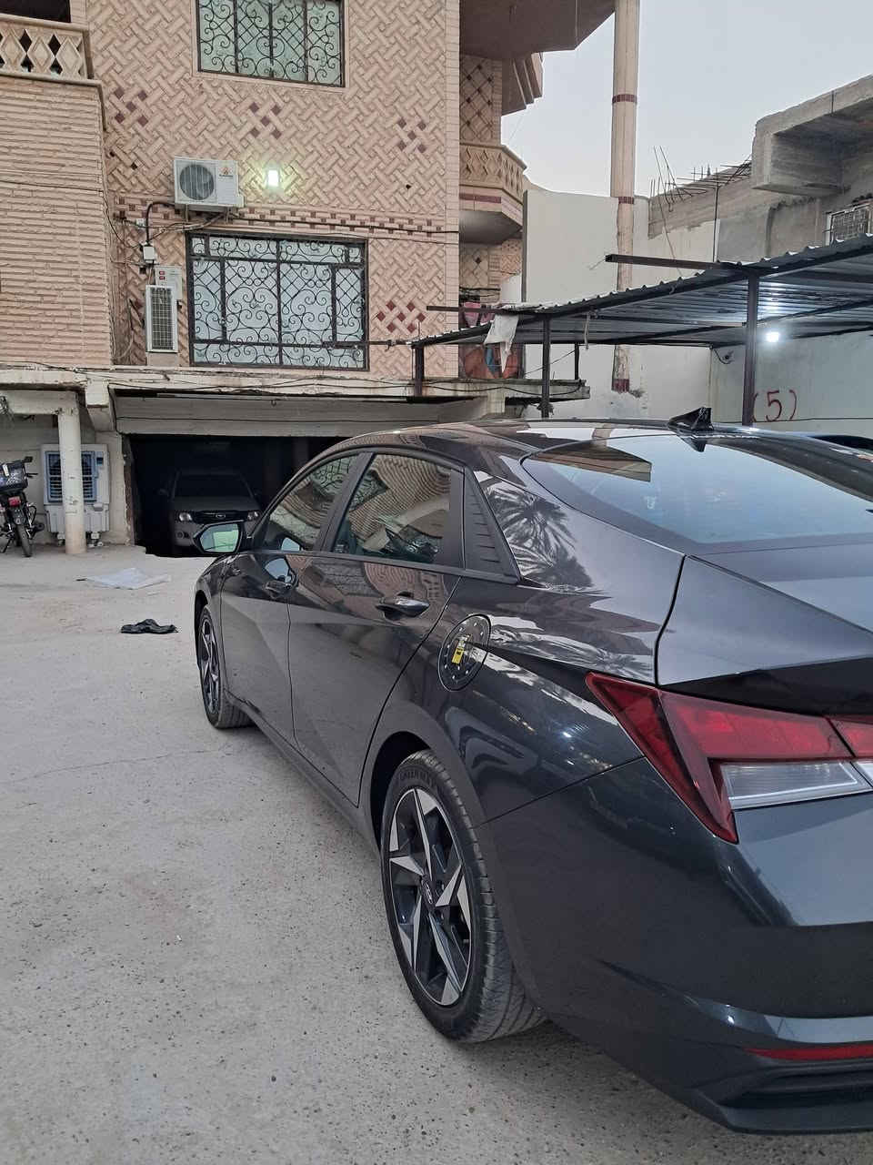 النترا ٢٣ رقم اربيل سنويه ورقم وهزه كله جديد بيه قطعتين صبغ باب الصدر وجومرلغ وبيه بارد مكان السياره بعقوبه هاتف ***********
