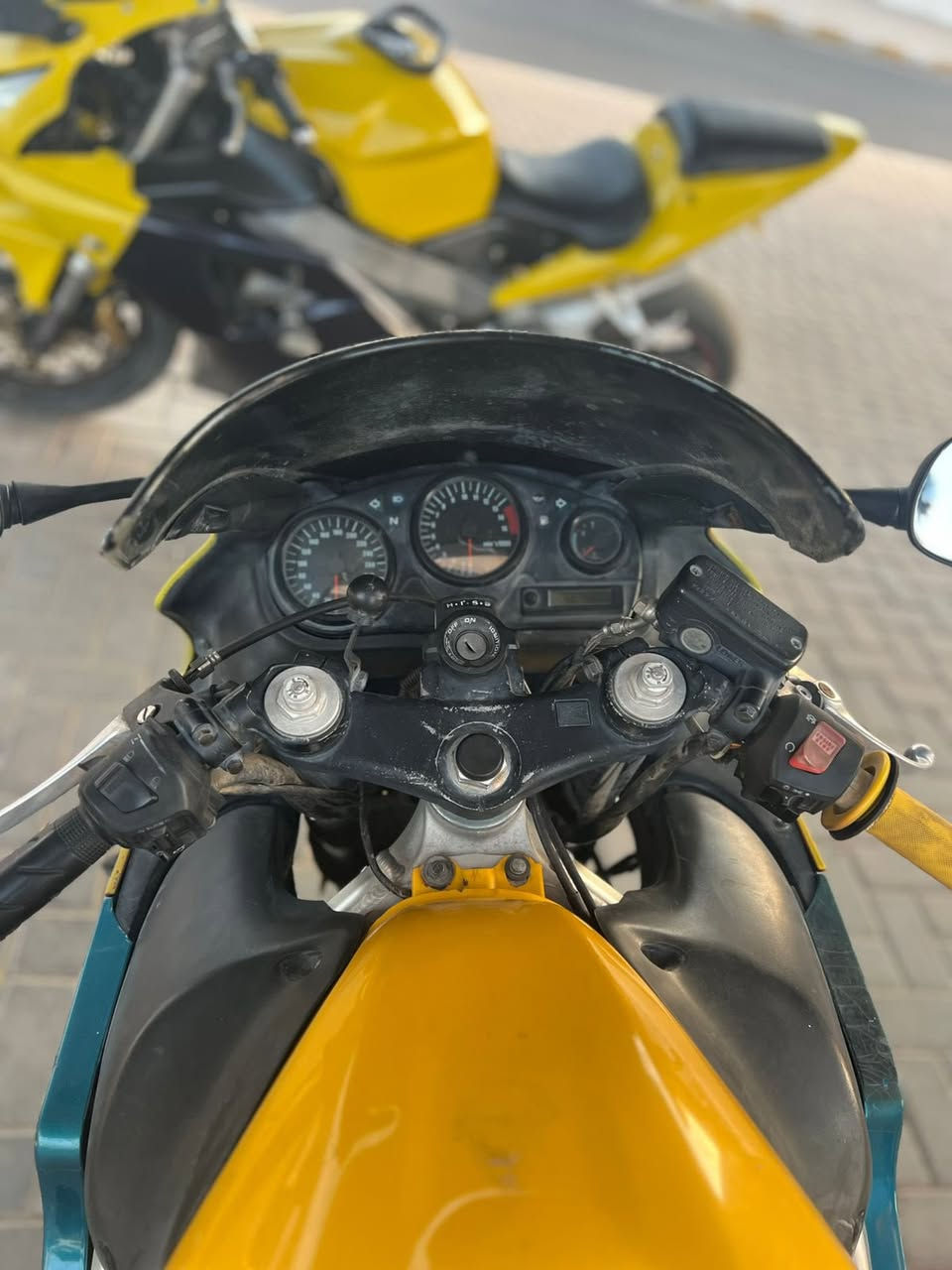 السلام عليكم 

دراجة بطح F4i للبيع 

محرك 600

محرك ما مفتوح مكينة خرسة 

ترايك وين ما تريد 

شلعة ومعدل 

1.2.3 بطناش 

دراجة ما مرقمة 

بدون اوراق كلك 

مكاني تكريت الزهور 

سعرها20بيها مجال قليل حگ الجية     

***********
