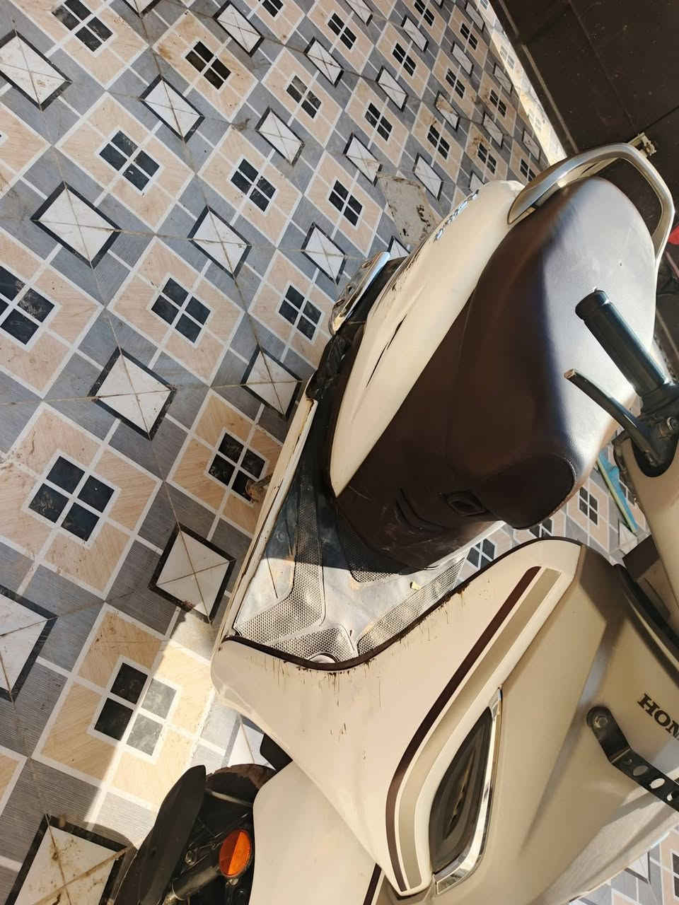 درجة البيع هوندايا ياباني سرعة 100بيعه مستعجله رقم الهاتف ***********
