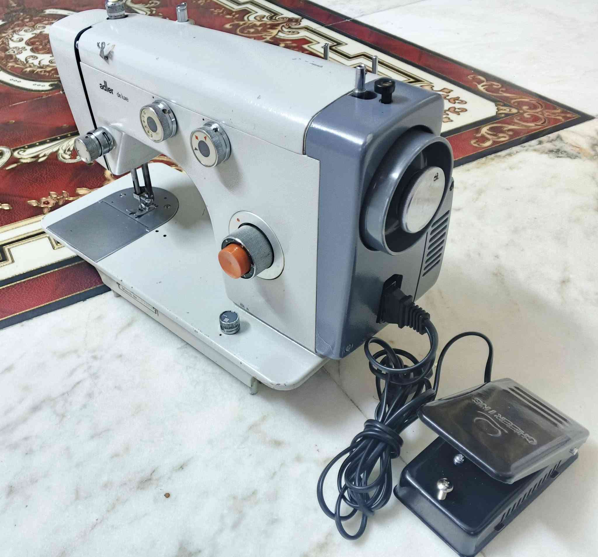 ماكنة خياطه وتطريز ياباني لاصلي شغله كلش حلو سعره 100 رقم هاتف ***********
