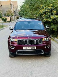 جيب كراند شيروكي للبيع موديل 22 سياره فول مواصفات  فتحه  كشن جلد  خزن ...