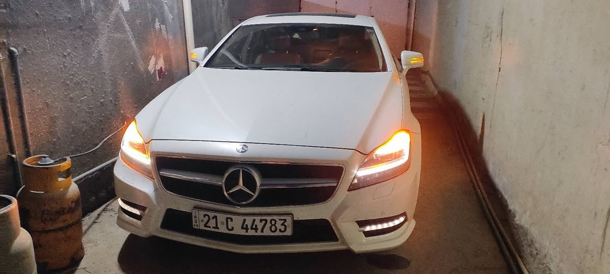 السلام عليكم 
📣 للبيع: مرسيدس-بنز CLS 350
موديل 2012
المحرك: 6 سيلندر (V6) بسعة 3.5 لتر
ناقل الحركة: أوتوماتيك 7 سرعات (7G-TRONIC PLUS) مع تبديل من المقود (شفتات)
الممشى (العداد):151 الف ميل
السيارة وارد خليجي مكفولة
المواصفات الداخلية: [فتحة سقف، كراسي جلد كهرباء مع ذاكرة، شاشة، حساسات أمامية وخلفية، كاميرا ،بردة خلفية]
📞 للتواصل والاستفسار (واتساب أو اتصال)***********
السعر شدتين قفل 
📍 مكان السيارة بابل
