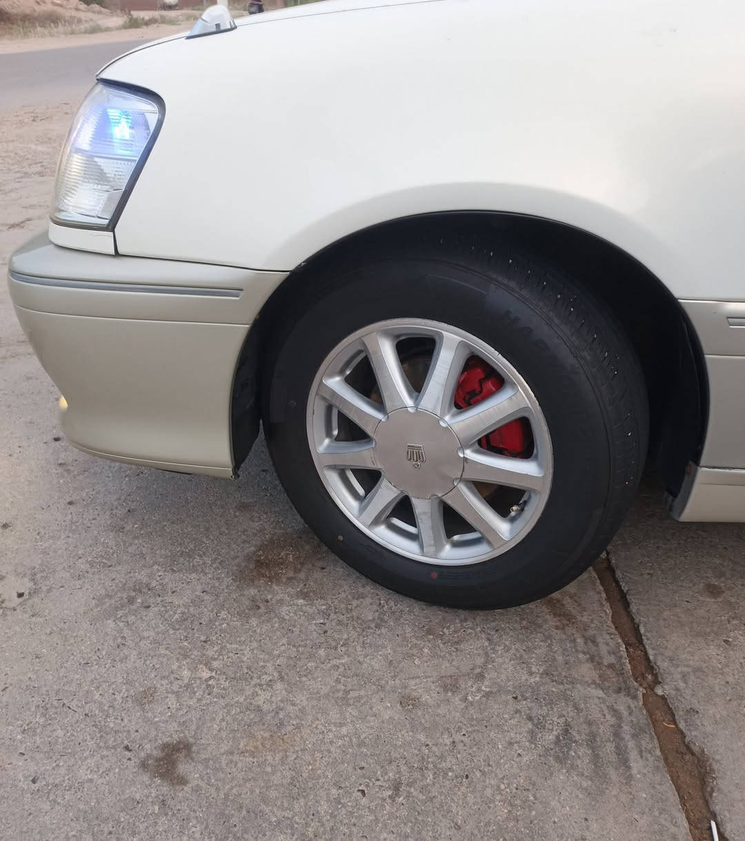 سلام عليكم ملكه كراون مديل 2002 كفاله من كصه ونقل والعيب شرعي رقم أنبار بسمي تحويل ثاني يوم سياره بيه تغير لون جان سابقا لونه حبري سويت معامله وغيرته ابيض مكينه ففيتيvفيشه وبطل مكينه وكير كارتون شاشه كشنات كهربائي تخم تاير  حداديه أمامي خلفي جديده سياره جاهزه سعر 125وبيه مجال  مكاني كربلاء ***********
