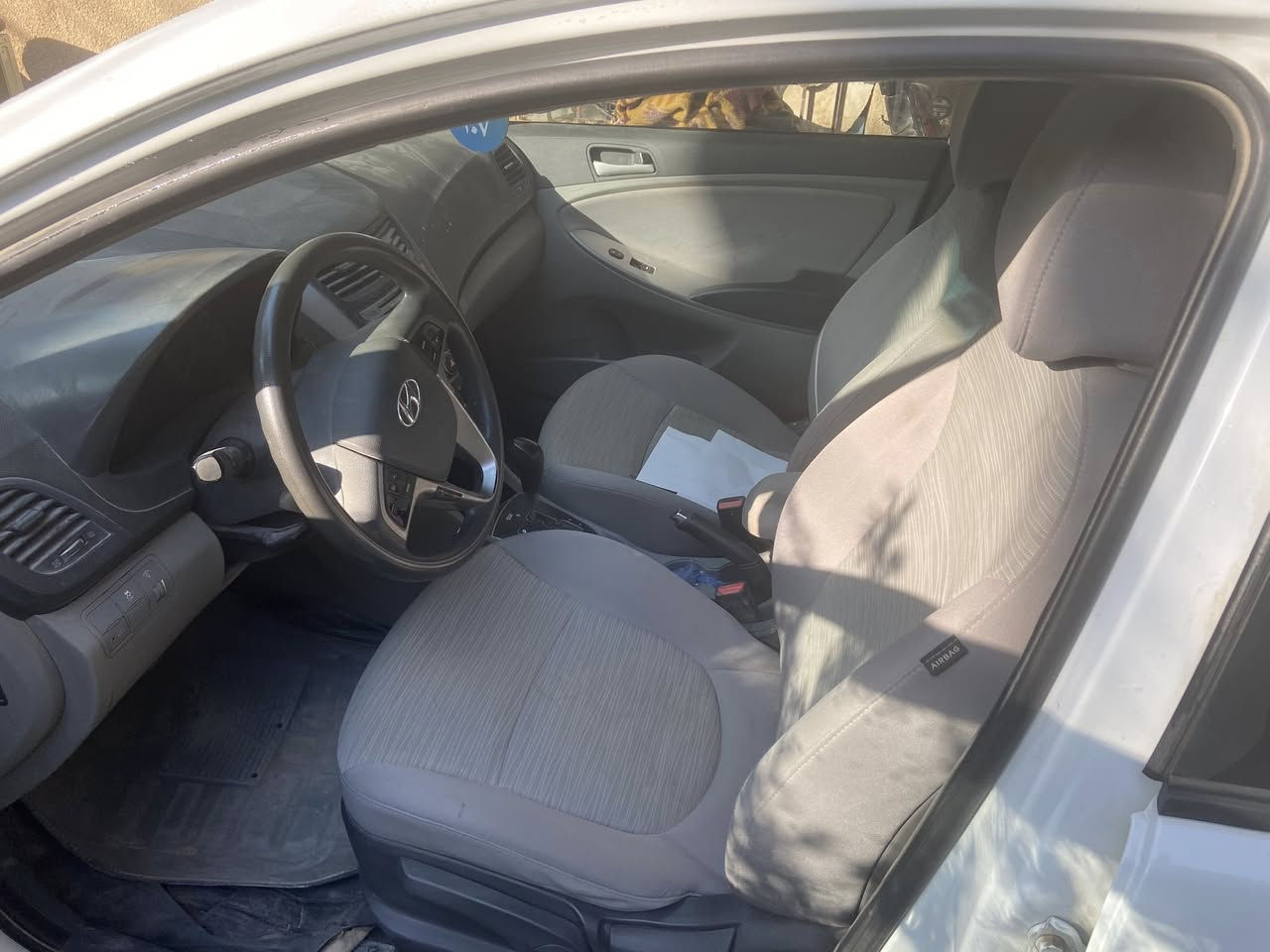 من رخصة الادمن.                                                      هونداي اكسنت موديل 2016 محرك 1600 GDI وارد أمريكي بيهة صبغ الباب الي وره الصدر و الجاملغ الخلفي كير و مكينة و لغود و شواصي مكفولة السعر 93$ استعمال نسائي 
عنواني كربلاء ***********
