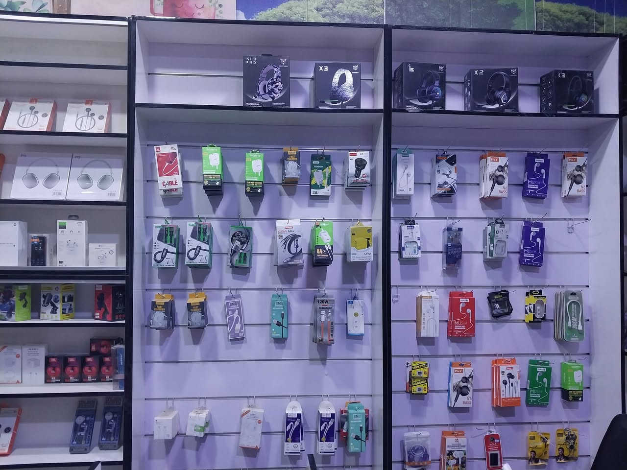 فاترينات للبيع .. كربلاء شارع سيد اسماعيل   ***********
