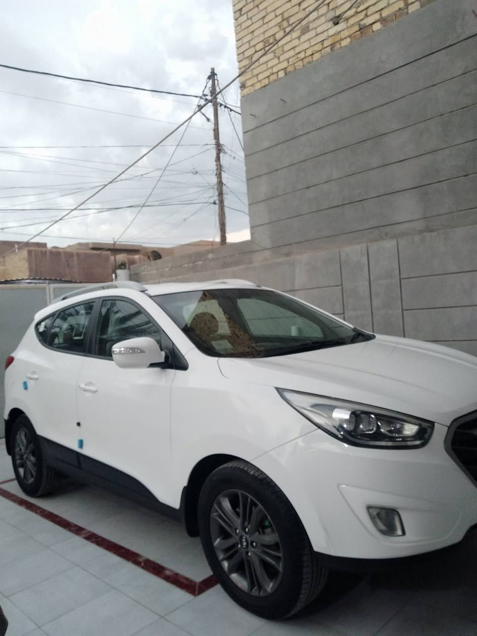 توسان للبيع موديل 2015 جديدة مكفولة كفالة عامة من الصبغ والضربه استعمال شخصي جدا قليل رقم بغداد  خليجي ماشية 179 حقيقي مكانة الحلة مركز المدينة الاستفسار ع الرقم ***********
