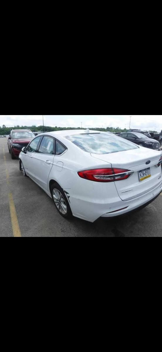 ♦️فورد فيوجن هايبرد 2019
سلام عليكم 
فورد فيوجن هايبرد 2000 محرك 
ماشية 150 كيلو 
حادث واضح في الصور 
 نظافه جيده 
جميع المواصفات مذكورة 
العنوان بغداد/ السيدية 
***********
