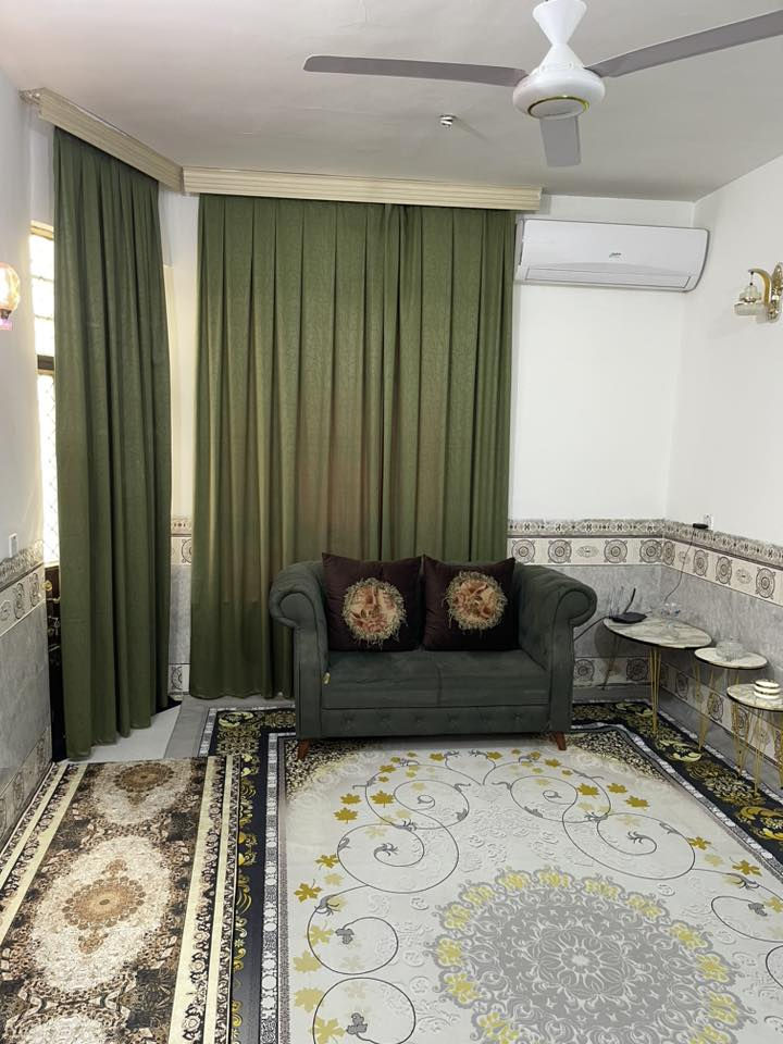 السلام عليكم ورحمة الله وبركاته
بيت زراعي للبيع
المساحة ١١٠ متر
النزال 16 متر
الواجهة 7 متر
العنوان: الشعب الجمعيات خلف السدة الفتحة المقابل عمار ابو الدهن.
المنطقة كاملة الخدمات للاستفسار الاتصال على الرقم التالي: ***********
السعر على الاتصال او الخاص فقط
