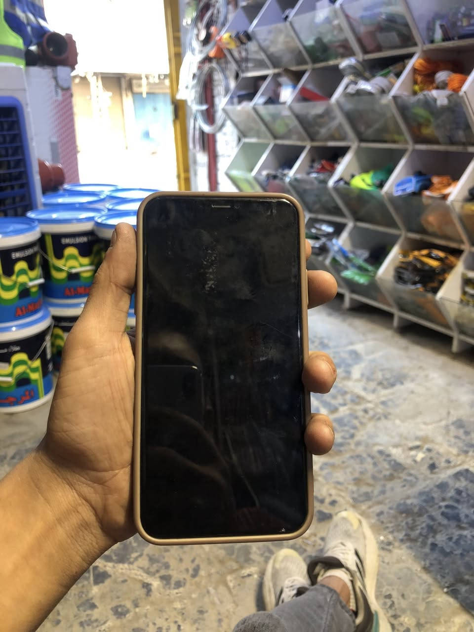 السلام عليكم iPhone 11 pro max 256
الجهاز بس بطاريه مبدله بـ قطعه اصليه والضهر بي هاي الفطور
عربي شرق اوسط نموذج M
فيس ايدي شغال
ذاكرة / 256
بطاريه / 100 مبدله اصليه سعرهة 45 الف يعني ابد ميصرف
السعر / 270
*********** 
مكاني بغداد
