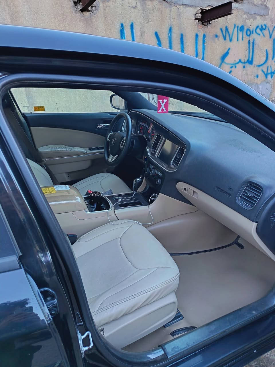 السلام عليكم 13 كنديه سياره كفاله عامه فقط بارد مكان بصره حيانيه  سعر ١٦٠ وبيه مجال ***********
