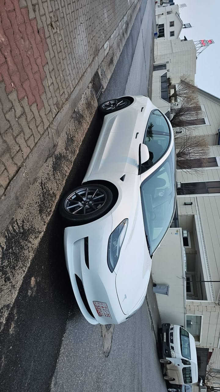 تيسلا 3 
2023
تك ماطور 
اون لاين
ماشية ٤٠ الف مايل
صبغ جاملغ خلف السايق وجزء من قبغ الجنطه من فوك  
بدون دواخل والايرباك سليم 
رقم اربيل  جاهزة ولا نقص 
السعر ١٧٥ ورقه ومجال قليل جدا
***********
