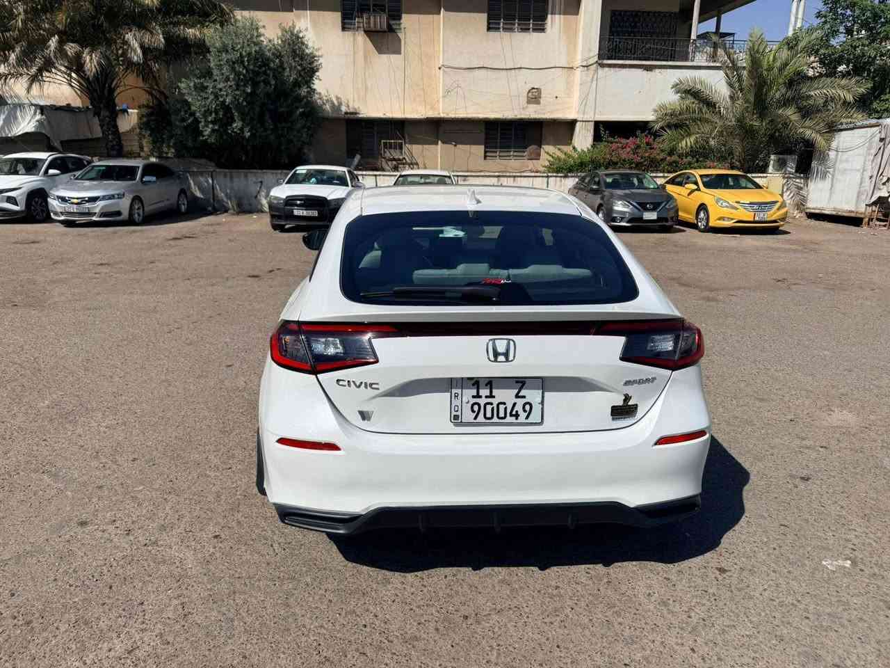 السلام عليكم 
هوندا سيفيك 2025 هاتشباك وارد امريكي 
مواصفات نص فول فتحة و كامرة و رادار امامي و خلفي تبريد مناخين محرك 2.0 هايبرد داخل لونين السيارة صار بيها صبغ بداية البنيد و ذيل الجاملغ جهة السايق و بيها بارد بالجاملغ اللي وره السايق واضح بالصور هو السيارة حادثها بالويل جهة السايق الراديترات بلادية المازدات بلادية يعني تبريد مال شركة عارضها ب 150 و بيها مجال 
*********** متواجد واتس
