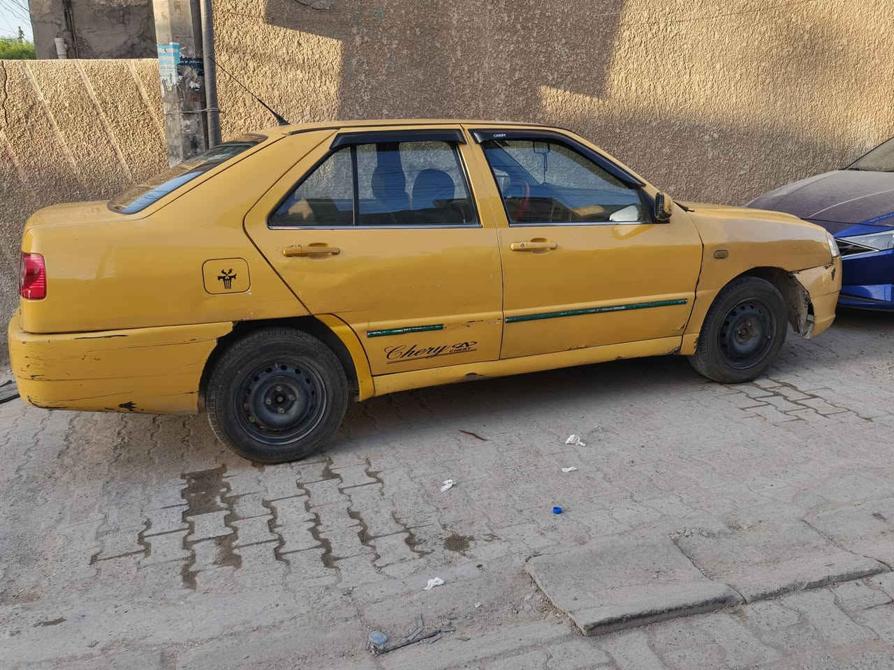 السلام عليكم شيري كوين للبيع مديل 10 امحوره كير ومحرك كولف الماني (سيارة بسمي تحويل  ثاني يوم)  جاهزه من كلشي اتشغل تطلع شاشه لمس بصمه تفتح اتقفل عن بعد مازدات بك لايت دبلات امايه باتري سلف  كلهم جدد ملاحضه محرك خيط تبخير  بس ناعمه فقط سعر 24 بيه مجال   (عنواني  بغداد الحريه) ***********

