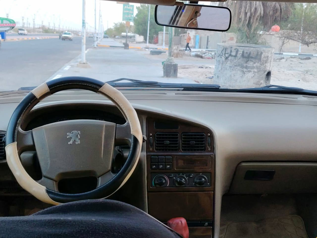 السلام عليكم سياره 405 بيجوو موديل2010 سنويه 31  توه مبدله لهه طابوكه تبريد ثلج كمبريسر  وراديتر توه شادهن جدد تخم تاير كلشي بيها شغال السعر 27 وبيها مجال حك جيه رقم الهاتف ***********
