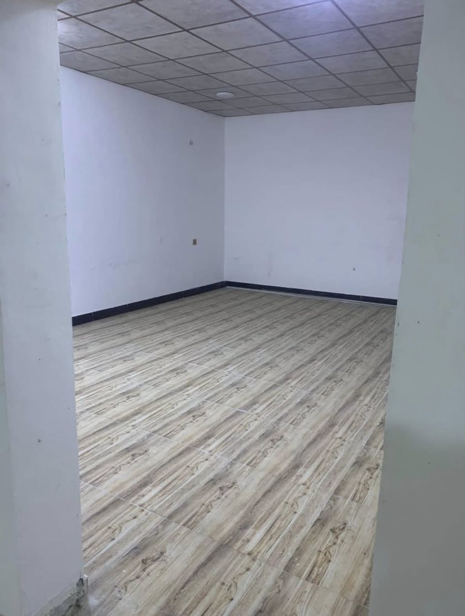 المساحة: .172 م²
سنة البناء: 2018 والترميم 2024
نوع البناء :بلوك
طابو عراقي وبيه وكالة
الطابق الأول: غرفة نوم + استقبال + صالة + مطبخ + حمام)
الطابق الثاني :3 غرف نوم + استقبال + حمام
ابو الخصيب شارع محولة الزهير
أقرب نقطة دالة: عيادات الكوثر 
💰 السعر المطلوب:115 وبي مجال بسيط
***********
