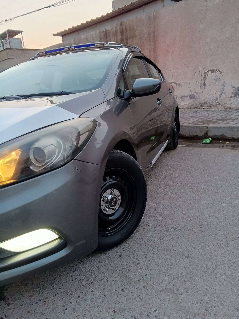 السلام عليكم كيا سيراتو موديل 2016 وارد خليجي سيارة كاملة من كلشي وبسمي تحويل ثاني يوم المكان بغداد السعر 130وبيه مجال الاتصال على الرقم  *********** واتساب

