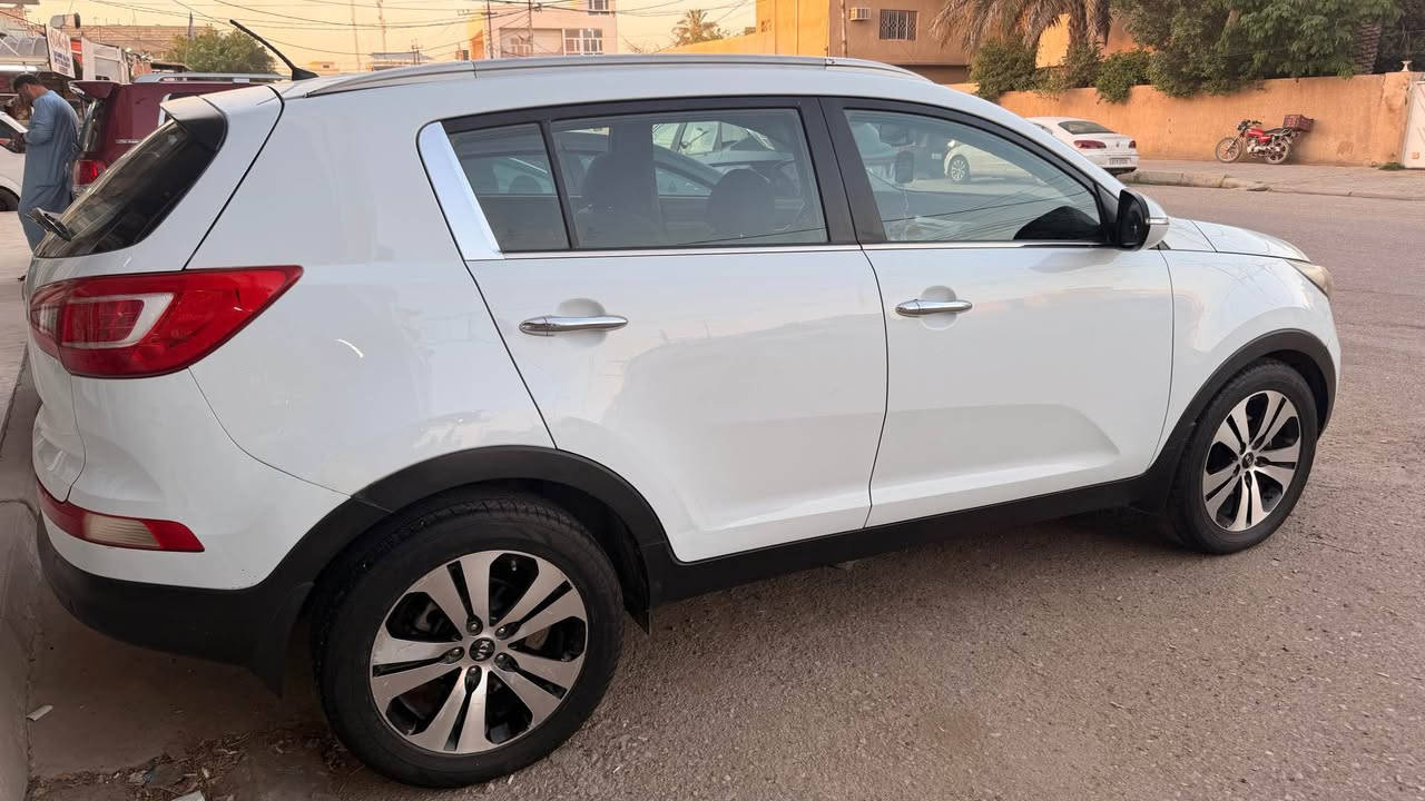 كيا سبورتج ٢٠١٤ رقم بغداد دولي 
ماشيه ١٠٠ وشويه 

سيارة جديدة بالباكيت 
كفالة عامة من كلشي 

نضافتها شرط اخت الزيرو 

ميحتاج شرح السيارة من كل النواحي مكفولة 
مكينة كير تبريد صدر تخم تاير 

السعر ١٦٠ ورقة 
العنوان ديالى - بعقوبة - شفتة 
للاتصال *********** بعقوبة, ديالى
