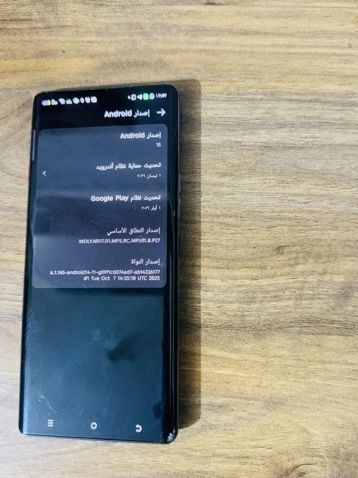 السلام عليكم جهاز tecno camon 40 pro 5g
للبيع 
مواصفات الجهاز 
ذاكرة 256 عشوائية 12
شاشة 144 hz
يدعم كل الالعاب بكل قوتهة وجودتها 
كامل ملحقاتة
وكارتونته موجوده 
ملاحضة الجهاز بي كسر بسيط بحافة الشاشة موضح بالصور مع نقص زر التشغيل والاطفاء الجهاز بطاريته قويه ومامستخدمينه استخدام قوي 
سعر الجهاز 320 وبي مجال للشراي 
رجاءً الموشراي لا يكسر بسعره 
للاستفسار ***********
