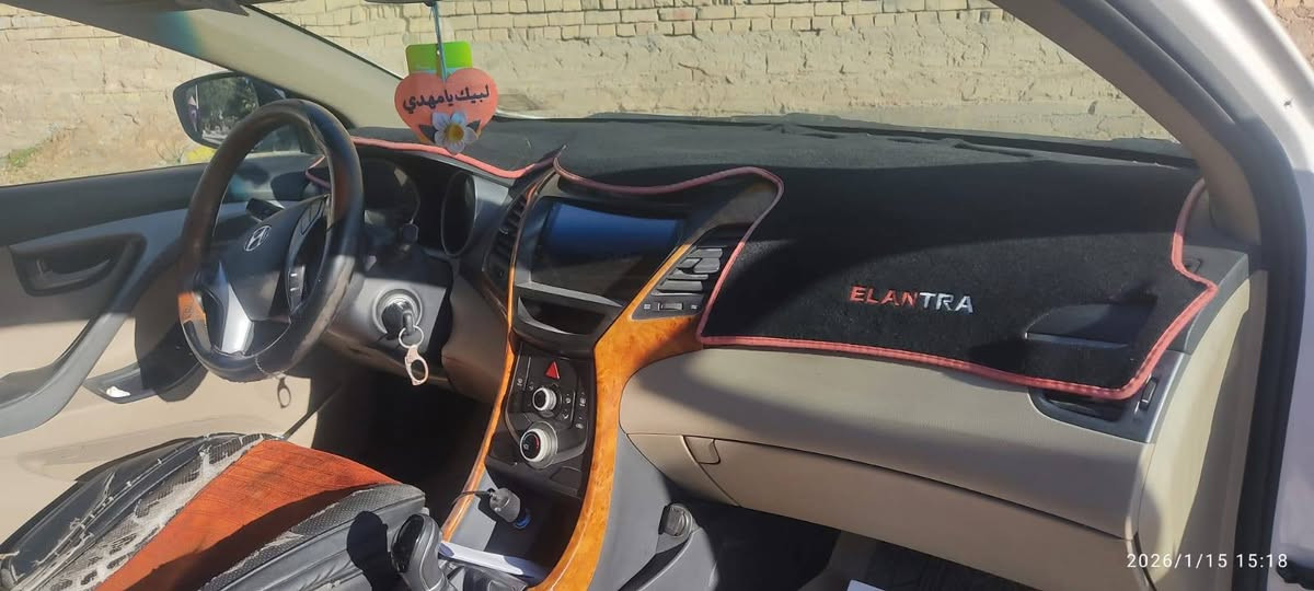 النترا  2016 وارد خليجي مضلع فتحة بالقمارة 
رقم الماني بغداد مشروع وطني
ماشية ١٢٠ الف 
حادثها جاملغ امامي عكس السايق وتعديل بالباب الامامي نفس الجهة 
گير ومكينة بلادي ما مفتوح 
تبريد فول 
مكان السيارة بالنجف
***********
السعر ١٢٠ وبي مجال بسيط
