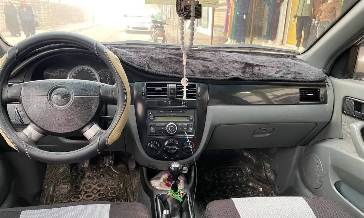 السلام عليكم 
اوبترا موديل ٢٠٠٩ كير عادي كير محرك تبريد تدفئة كهربائيات كلها شرط 
كوبون بانزين موجود
السيارة مال بيت خير من الله ماتصرف عليها ربع دينار 
ضرر السيارة جاملغ خلفي صفحة السايق بيها اربع قطع صبغ اني ابيع حزام بوند سقف صندوق شرط كلشي مابيها تايات جدد باتري جديد رقم دهوك مسطرة الجديد السنوية لحد ٢٠٢٧ تحويل ثاني يوم 
رقم الموبايل ***********
0 775 441 5329
سعر السيارة ٦٥ وبيها مجال
مكان السيارة موصل ناحية برطلة
