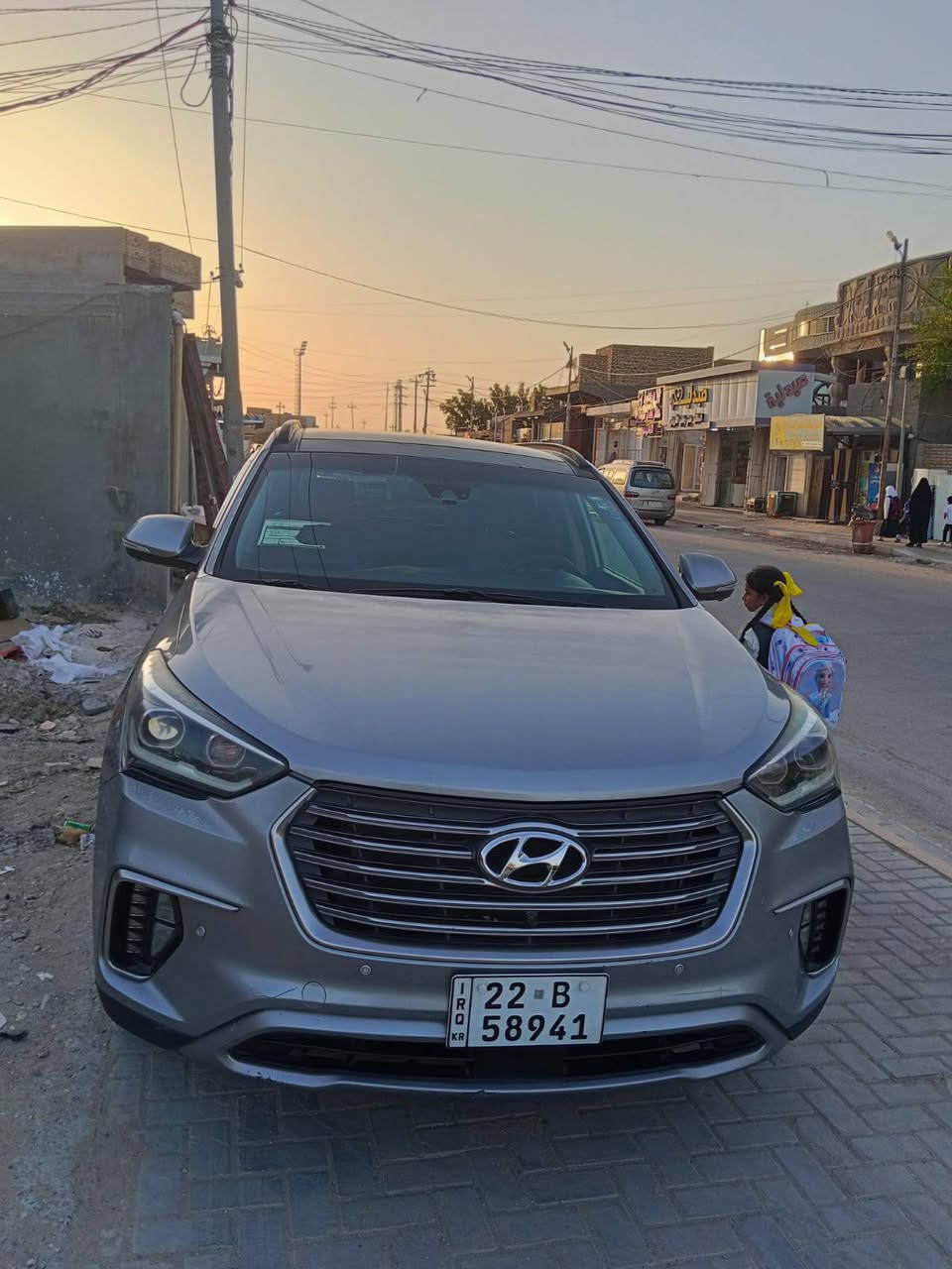 السلام عليكم للبيع هيونداي سنتافي وارد موديل 2017 حادثه فقط بالبنيد ماواصل الدواخل  فول مواصفات دفع رباعي 7 راكب ‏‪***********‬‏
