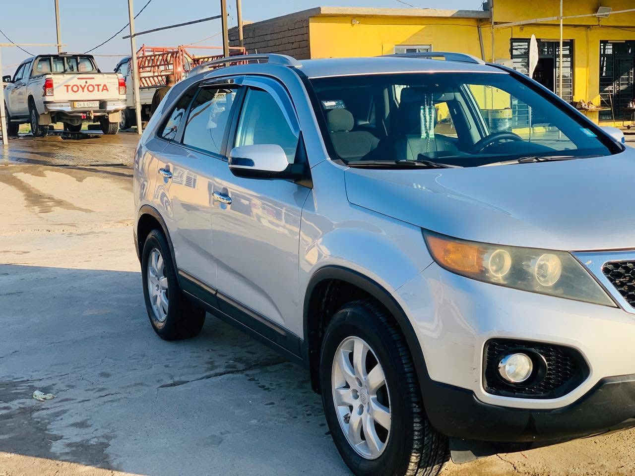 السلام عليكم سورنتو موديل 2011 للبيع محرك 4 سلندر 2400 كير محرك صدر تواير كلها شرط السياره بيها طخه خفيفه بالجاملغ الخلفي ومصبوغ وجاملغ امامي مبدل بدون دواخل شرط سنويه ل26 شرط التحويل رقم كركوك دولي صاحبها يمي  السعر 130 وبي مجال للأتصال *********** مكان السياره الشرقاط الحوريه البيع فقط نقد واذا مراوس يرهم
