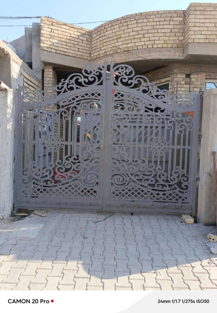 السلام عليكم حداد ابواب شبابيك محجرات ابواب خارجيه سقوف جينكو سندويش بنل وباسعار مناسبه حداد*********** متنقل
