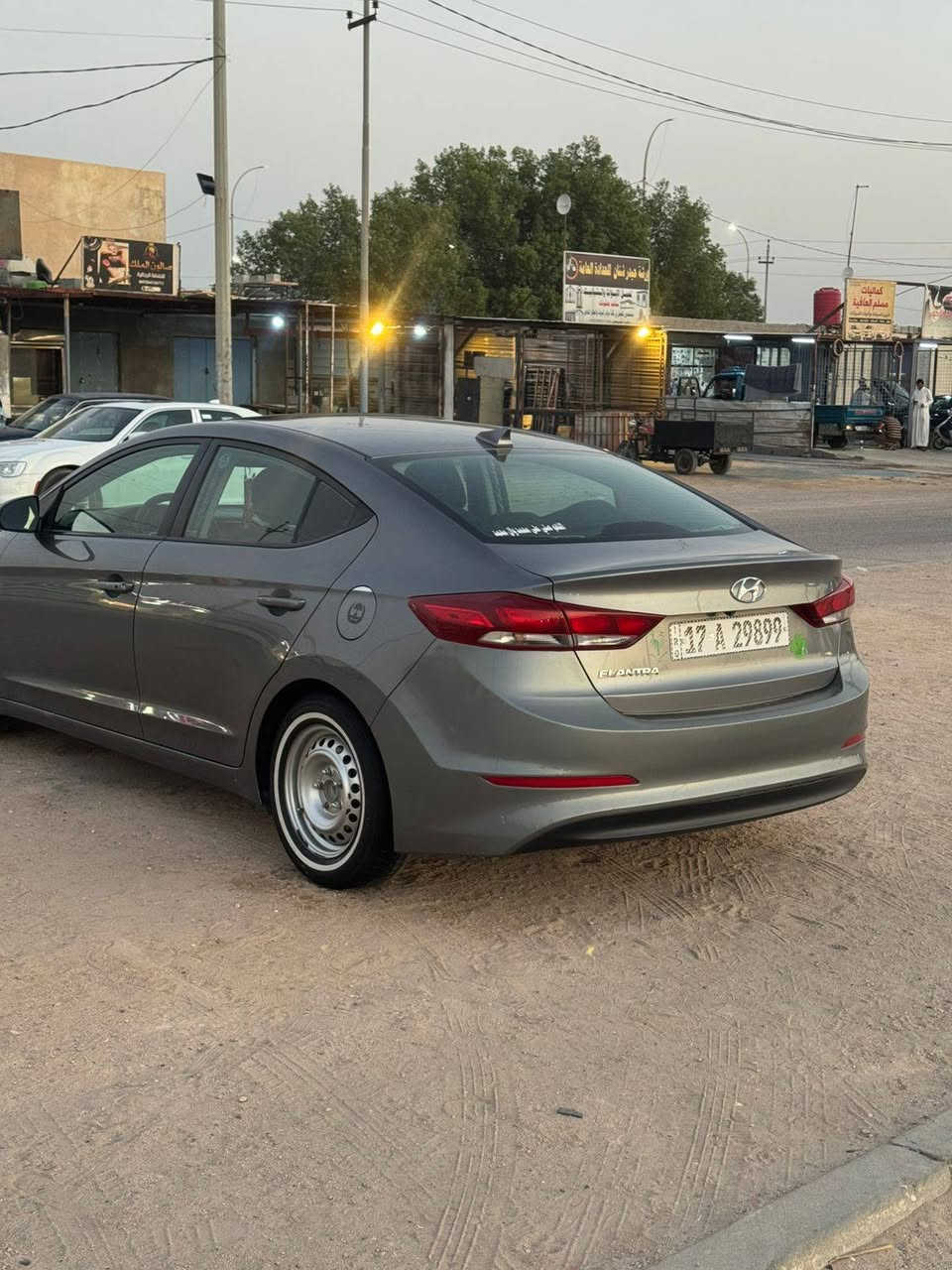 سلام عليكم 
النترا مديل 2018 وارد امريكي السياره باسمي رقم دولي جديد محرك دوش 2000 وكير At المرغوب ضررها فقط بنيد مبدل مواصفات السياره فول واحد ع واحد 
شاشه كار بلي + كامره خلفيه دواره بلاد 
فتحه
بصمه 
ترحيب لدات البيبان 
رادار جانبي وخلفي 
كشنات تدفئه 
الصندوق ترحيب ذكي عند الاقتراب 
السياره جاهزه من كلشي حداده وتخم تاير جديد  السعر 120 وبيه مجال 
للاستفسار اكثر اتصال *********** البصرة, العراق
