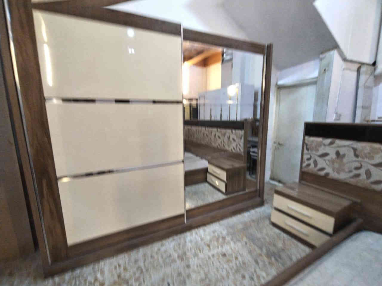 ٣٩٠ الف مع النقل والشد الطابق الأرضي داخل محافظة النجف الاشرف ***********
غرفه نوم تركي نضافه جيده
