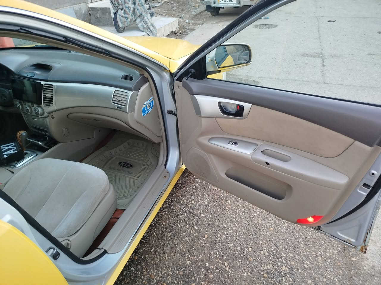 السلام عليكم ورحمة اللة وبركاتة من رخصة صاحب الكروب كيا اوبتيما 2008خليجي محرك2000بيه جاملغ امامي صفحة السائق معمرنفسيته سياره جاهزه محرك وكيروحداديه وتخم تاير تبريد ثلج سبيرجديدغرفته كلش حلوه سياره مامتعوبه العنوان ناصرية مركز المحافظه السعر105وبيه مجال الطيبين رقمي***********
