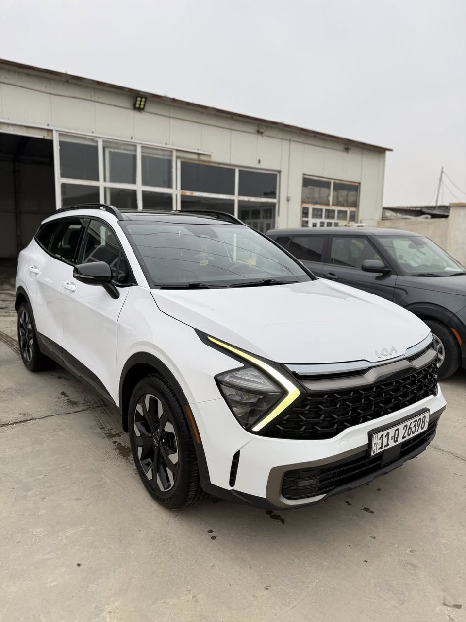 سلام عليكم

سبورتج امريكي للبيع 
امريكي موديل 2023 لون  ابيض 
- ضرر السيارة بيها باب صندوك صبغ اثر بارد

خشم جامرلغ اصبعين صبغ وبيها وره باب سايق شبر صبغ

-مواصفات  

بصمة

كشنات جلد 

شاشة متصلة 

صندوق كهرباء 

شحن وايرليس ومنافذ شحن خلفية 

رادار امامي وجانبي 

حساسات 

كرسي سائق كهرباء والكراسي الامامية تدفئة 

هاند بريك دكمة 

ترحيب عند الاقتراب وبصمة دخول ذكي 

تشغيل عن بعد 

-انظمة قيادة( سبورت، نورمال ، سمارت )

قطعتين تبريد  

فور ويل 

قيادة ذاتية ( تحديد مسار وتحديد سرعة ) 

توقف ذاتي

اشاير بالمري 

شاشة لمس متغيرة للتحكم بالميديا والتبريد 

تحكمات فول بالستيرن وبعد بيهة مواصفات 

-سيارة ماشية112 الف مرقم بغداد 

باسمي 
سعرها 223وبيها مجال 

‭0770 472 0277‬
