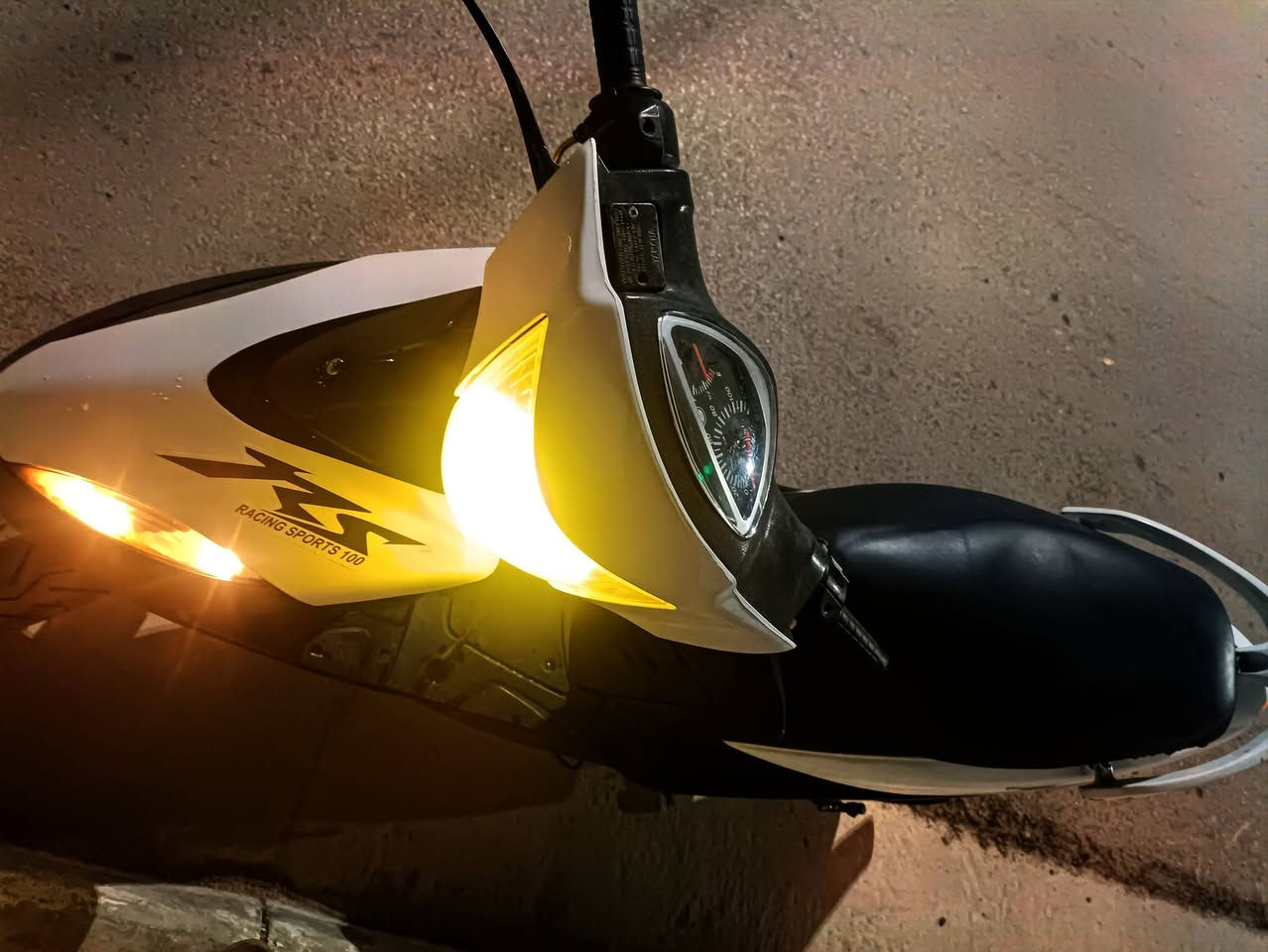 السلام عليكم ورحمه الله وبركاته
ماكس عدله دراجه حاويه كفاله عامه ختم واحد كله بلاد محرك مامفتوح كهربائيات كله شغاله سلف هندر نكره بكل وقت نعومه ماتنسمع 
++ عليه نهضه شرط بطناش ٣امتار هذا عل فحص تجي شوفه معدل ١٢٠كلهن دكهن كيلو متر شغال مع عداد البانزين هم اي نقص مابيه مكاني ديوانيه مركز السعر ٦٠٠ وبيه مجال النضافه انتم احكمو عليه🌹🌹🌹❤️


**إذا كنت صاحب هذا الإعلان وتريد حذفه لأي سبب، رجاءا أرسل رسالة إلى الدعم الفني**