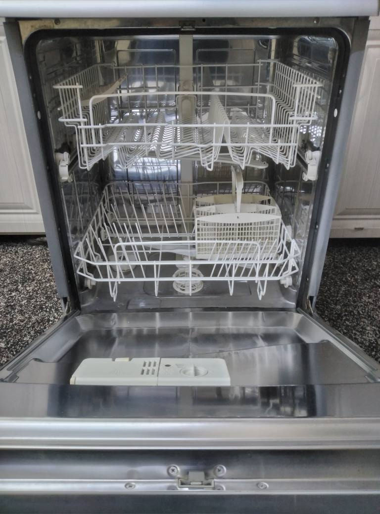 جلایة صحون/غسالة مواعین شغالة میة بالمیة ضمان اسبوع سعر 150 الف قفلها واتسآب *********** أربيل, العراق
