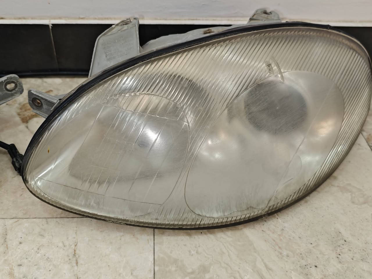 سلام عليكم متوفر زوج لايت دايو لكنزا وارد كوري حاويه مع الكلوبات هالوجين اوسرام اصلي
 نضافتهن 75
ابيع زوج
السعر 85الف قفل 
رقم الهاتف ☎️ ***********
