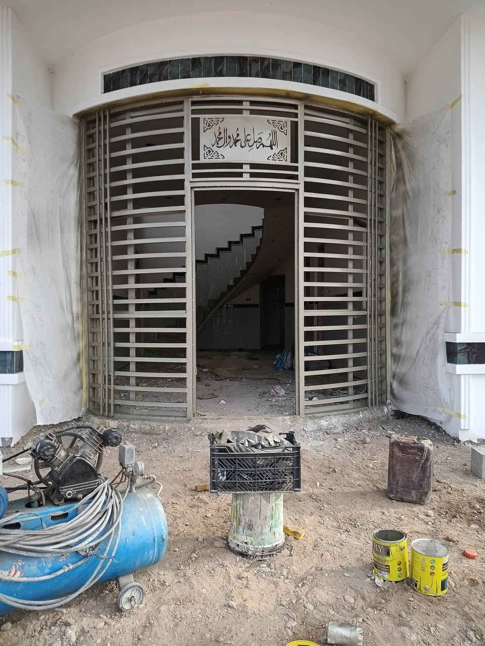 صبغ داخل ميسان بنسب السعار جدران وشبابيك ***********
