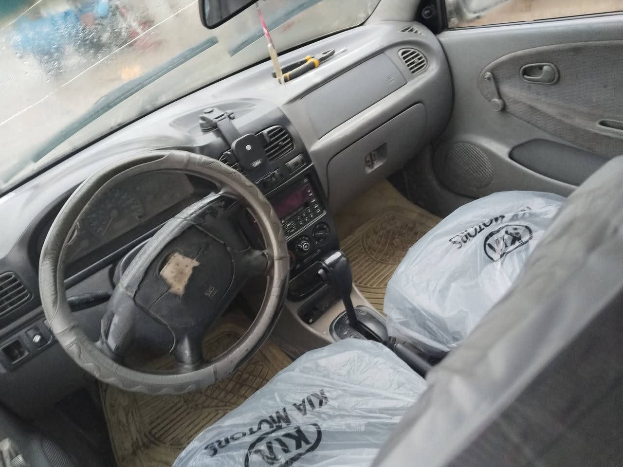 سلام عليكم كيا ريو 2002مراوس بادوات للتواصل واتس ***********
