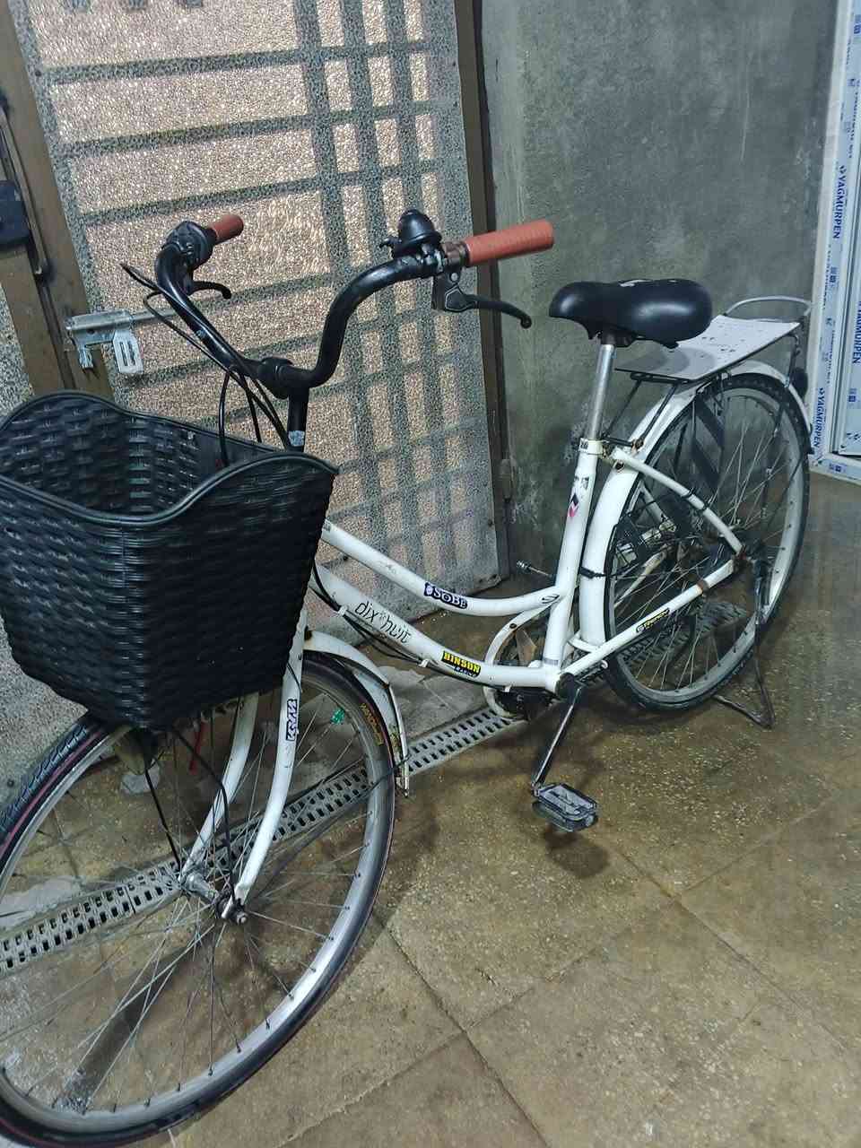 سلام عليكم بايسكل بناتي
للبيع حجم. 26
بايسكل مال حاويه بالا
العنوان البياع 
السعر ب90وبي مجال
الرقم ***********
