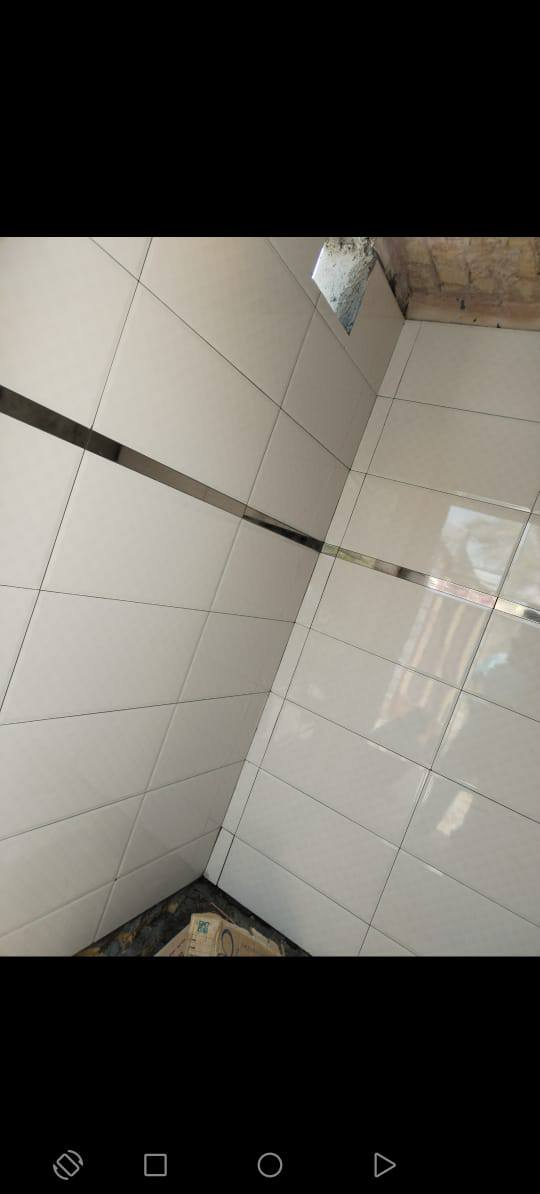 السلام عليك 
عملي بورسلين الواح جداري المتر ب6 
أرضيات المتر ب 5 
سيراميك جداري ب6
عمل نضيف أن شاء الله متفرع حاليا 
عملي نجف وكربلاء 
***********
*********** واتساب 
وافق رحملة والديكم على باب الله
