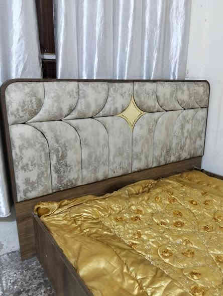 غرفه تركيه 9قطع اخت الجديده نضافه فول سعرهه مليون و200 مكان بغداد مدينه صدر قطاع 57.       رقم تلفون /***********
