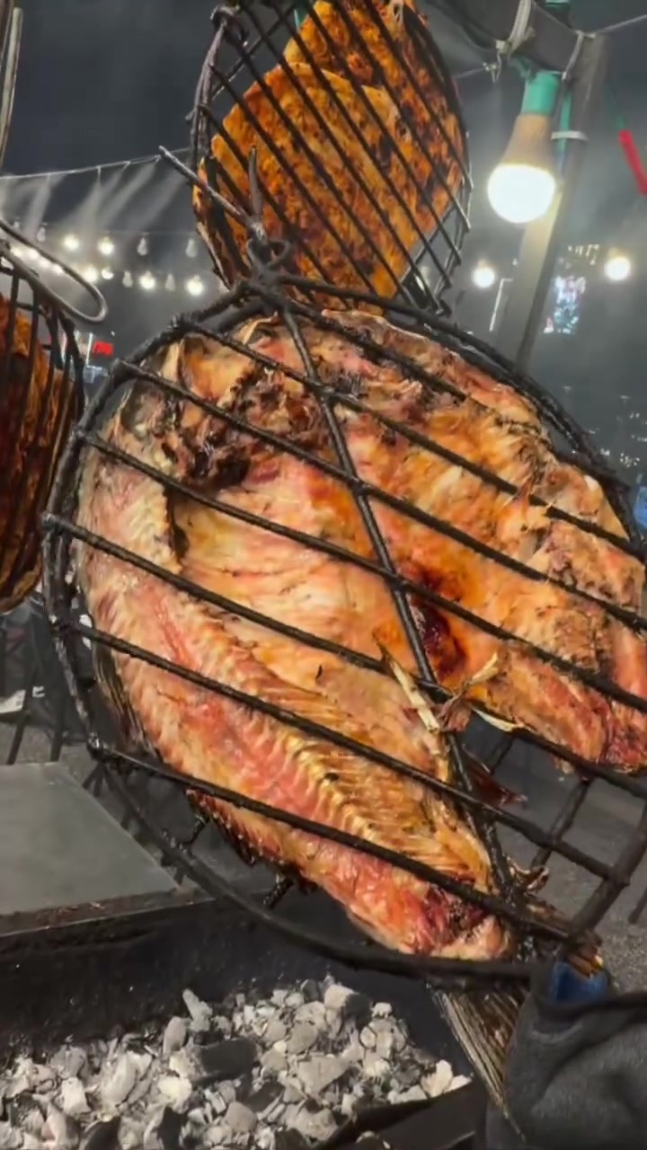 🔥 لعشاق السمك 🐟المشوي 
يوم الجمعة يتوفر  في مطعمنا سمك مشوي على الفحم الطبيعي
طازج، لذيذ، ومشوي بإتقان على الفحم.
حياكم الله ونورونا.🌹
📍 عنوانا العامرية مقابل مول العامرية
⏰ وقت العمل من 10 صباحًا إلى 3 الفجر
🚗 توصيل داخل وخارج العامرية
📲 للطلب واتساب: ***********
