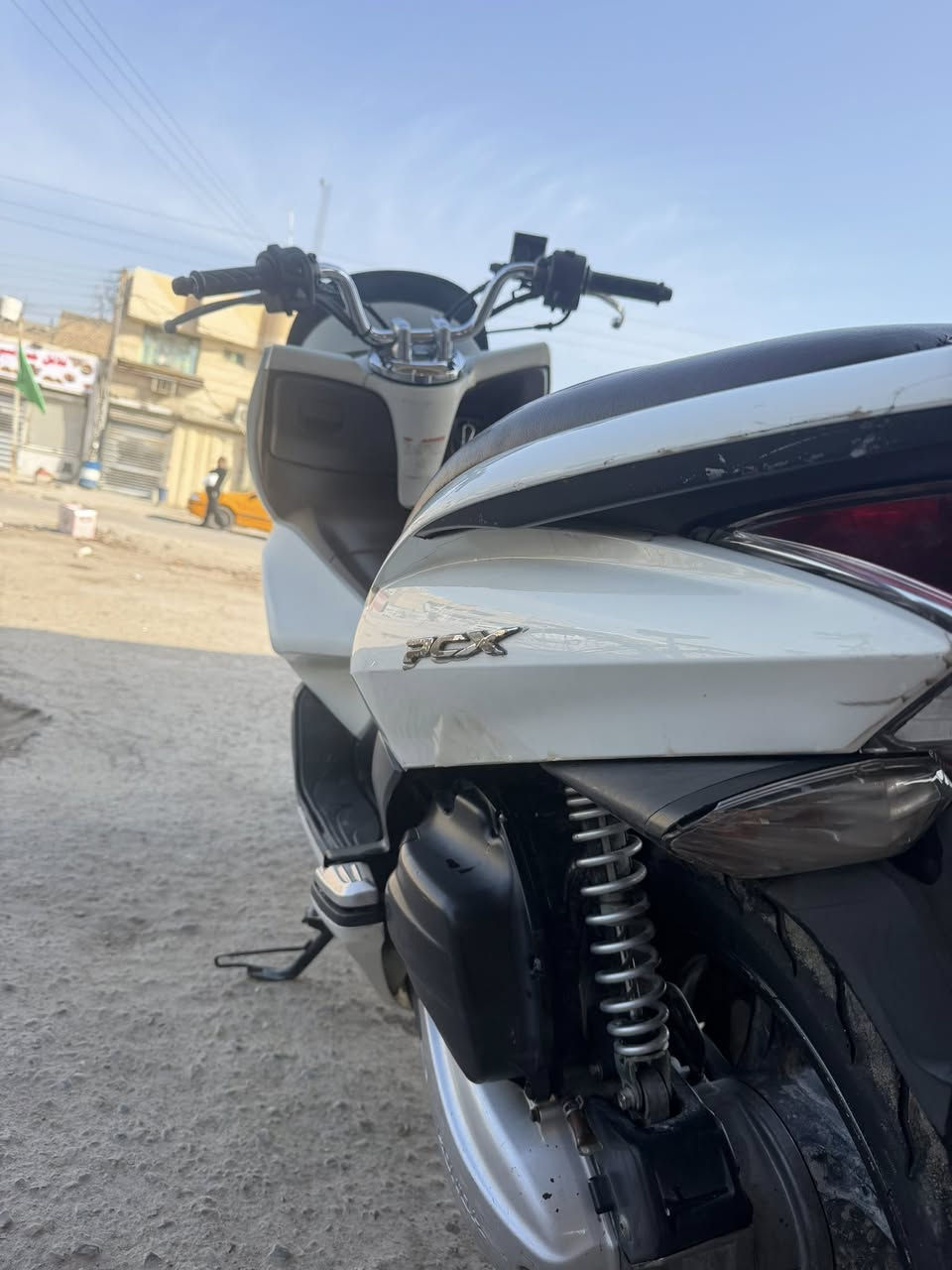 السلام عليكم دراجه بي سي اكس الجيل الأول 
دراجه نظيفه كلش نقصها بس كلجات
إذا مراوس عادي بجيل ثاني كون ياباني
دراجه ع الفحص تكلبها براحتك 
العنوان الأمين قرب شبكه الكهرباء خلف السده
هاتف ***********
