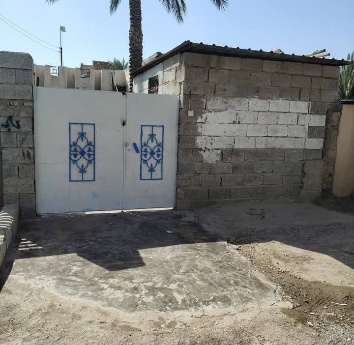 دار للبيع ( طابو صرف مساحة 165 متر) 
(طول  30 متر وعرض 5 ونص)  للتواصل 
( ‏‪0774 832 2571‬‏   )  مكلف بالنشر
