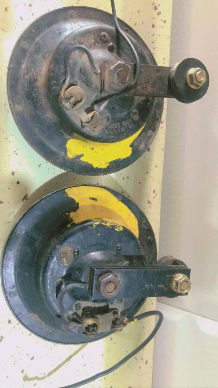 من رخصت مدير الكروب السلام عليكم هورنات بوش جنح ألماني شرط بعدهن بشمع المانيه الله شاهد ماخذهن من ابو سليمان ب 800 شديتهن العام مره وحده وبعت السياره وضميتهن هس اريد ابيعهن السعر 500 ع فحص اخوان وين ميعجبك مكاني بغداد تقاطع درويش رقمي *********** واني خادم لطيبين
