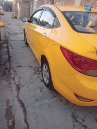اكسنت موديل 2013 خليجي بيها بس طخة بالباب خفيفة سيارة كامل مابيها اي ن...