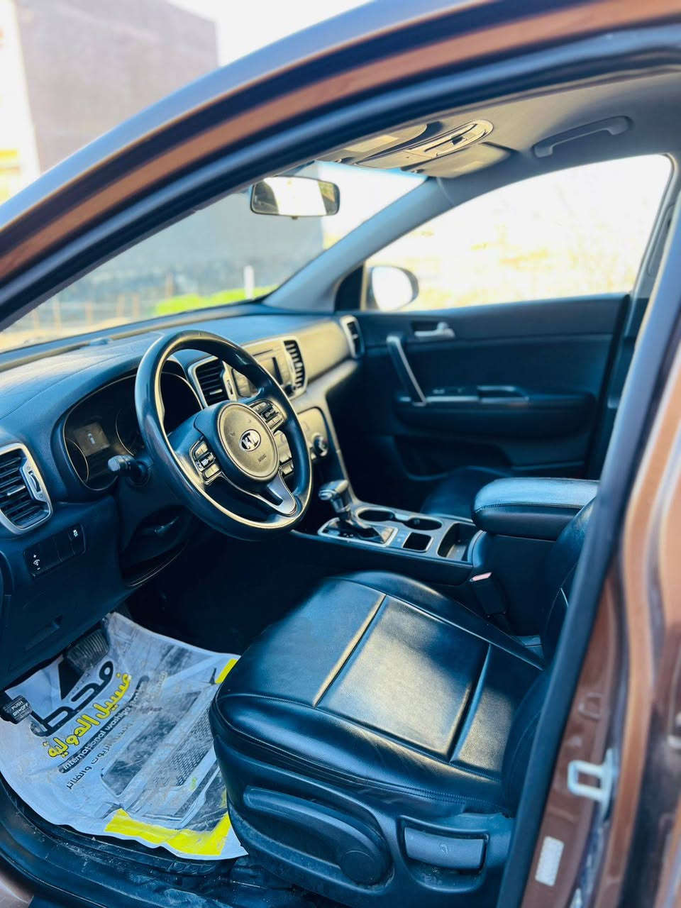 السلام عليكم سبورتج موديل 2017رقم بغداد السياره جاهزه كير ومحرك كفاله وحداديه جديده تخم تاير جديد سياره جاهزة ماناقصها برغي وارد امريكي حادثها موضع بل منشور بيها 3قطع كلير بدون ايرباك بدون دواخل 
السعر 135وبيها مجال اللاستفسار ***********
مواصفات نص فوول
