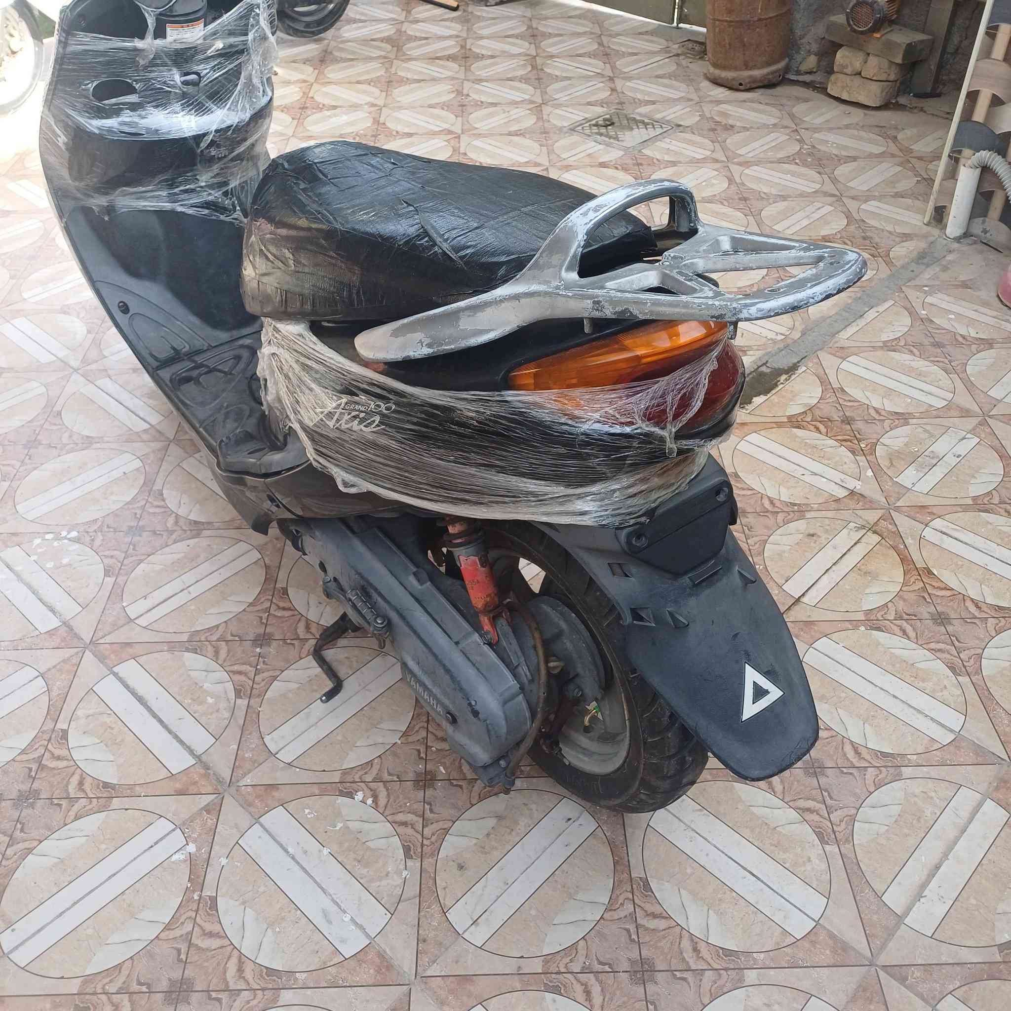 دراجه حاويه شرط الفحص مكاني الرميثه مليون وربع بيها مجال للشراي ***********
