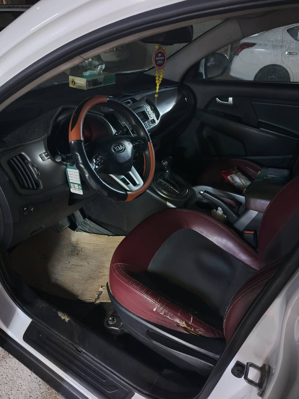 سبورتج 2015 خليجي
سعرها 155 وبيها مجال 
ماشيه 130 الف 
*********** السيارة بأسمي بيها بارد باب السايق 
مكانها حي أور
